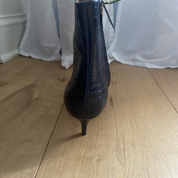 Aquazzura Editor 45mm booties in Navy, NWOT - Picture 8 of 11